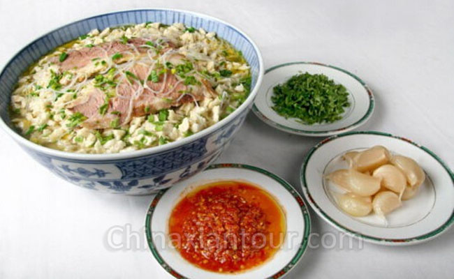 Crumbled Flatbread in Mutton Stew (Yangrou Paomo)